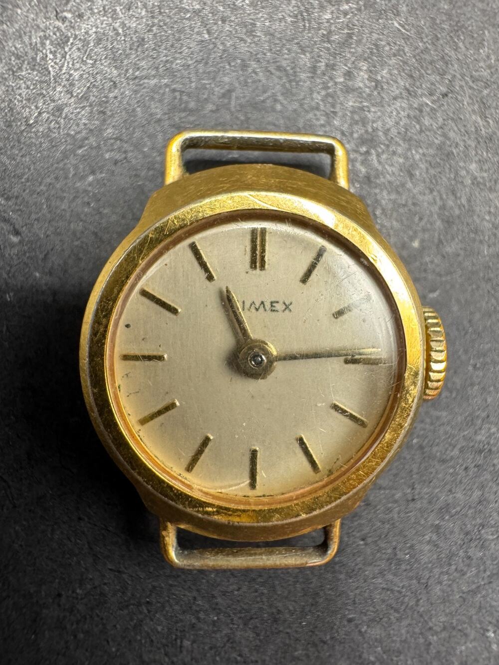 Vintage Timex Women's Watch Gold Tone Round Stainless Steel Back Base Metal 17mm
